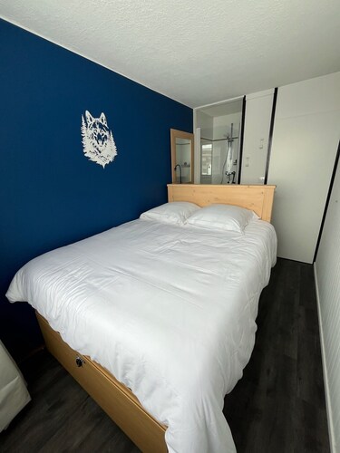 8/10 people at the foot of the slopes La Plagne Centre