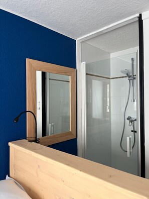 Shower, towels