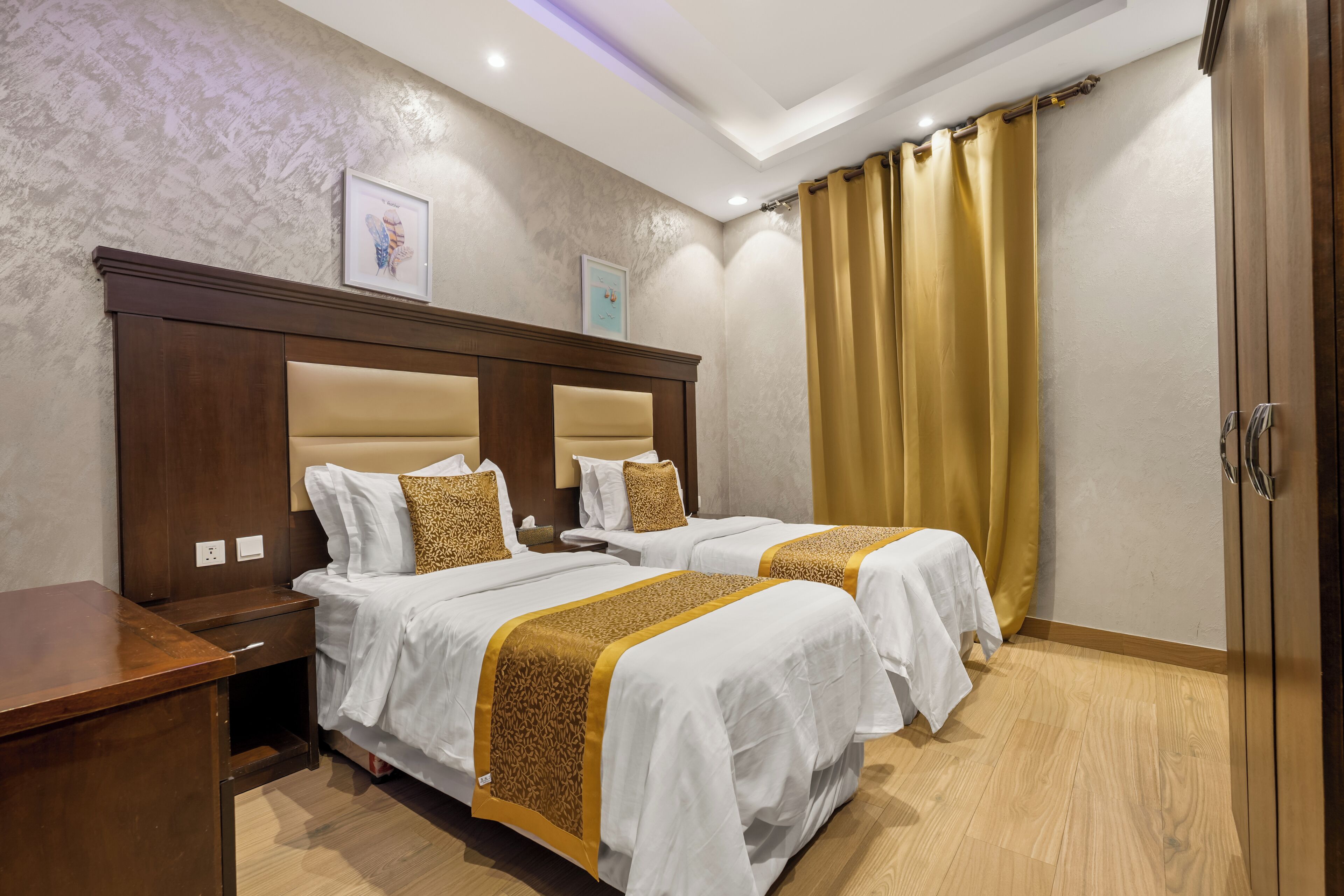 Laptop workspace, free WiFi