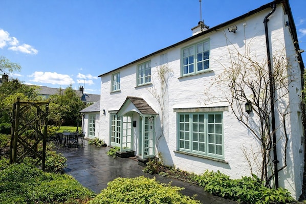 Exterior - Brookside, Hawkshead with garden and private parking (Hawkshead)