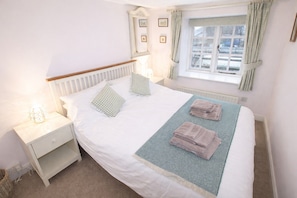 Iron/ironing board, free WiFi, bed sheets - Brookside, Hawkshead with garden and private parking (Hawkshead)