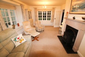 TV - Brookside, Hawkshead with garden and private parking (Hawkshead)