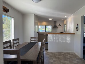Dining - Angler’s Eldorado - minutes from the beach (Paihia)
