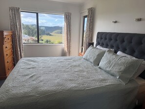 2 bedrooms, WiFi, bed sheets - Angler’s Eldorado - minutes from the beach (Paihia)