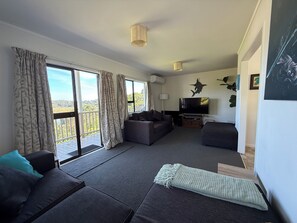 TV - Angler’s Eldorado - minutes from the beach (Paihia)