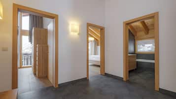 Superior Penthouse, Mountain View | Free WiFi, bed sheets