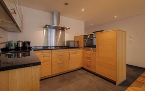 Superior Apartment, Mountain View | Private kitchen - Haus Zur Matte by Zermatt Premium (Zermatt)