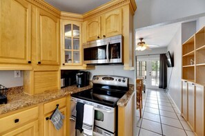 Private kitchen - Hilda`s Hideaway (Tampa)