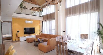 Escape to Amber Moon – Private Luxury Villa in Kumarhatti