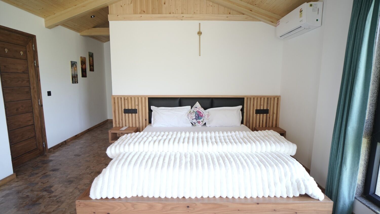 Iron/ironing board, internet, bed sheets