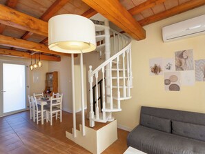 Interior - Stunning private villa for 8 guests with A/C, WIFI, TV and patio (Montescudaio)