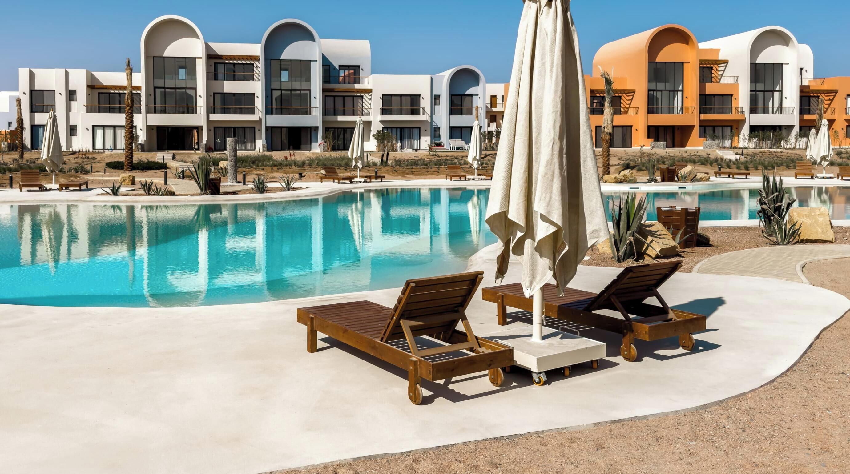 Apartamento básico | Piscina | Una piscina al aire libre