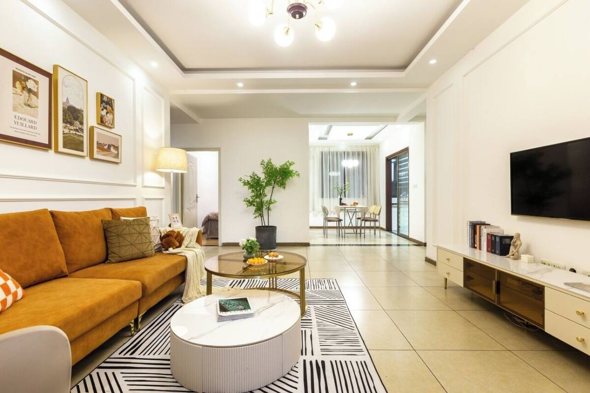 جناح عائلي | مساحة عمل للكمبيوتر المحمول وواي فاي مجانًا وملاءات أسرّة