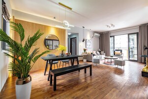 Comfort Suite, 2 Bedrooms, Kitchen, River View | Desk, laptop workspace, free WiFi, bed sheets