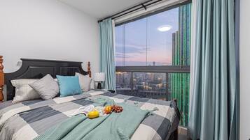 Design Suite, 3 Bedrooms, Pets allowed, River View | Desk, laptop workspace, free WiFi, bed sheets