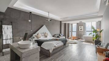 Escritorio, espacio para trabajar con laptop y wifi gratis