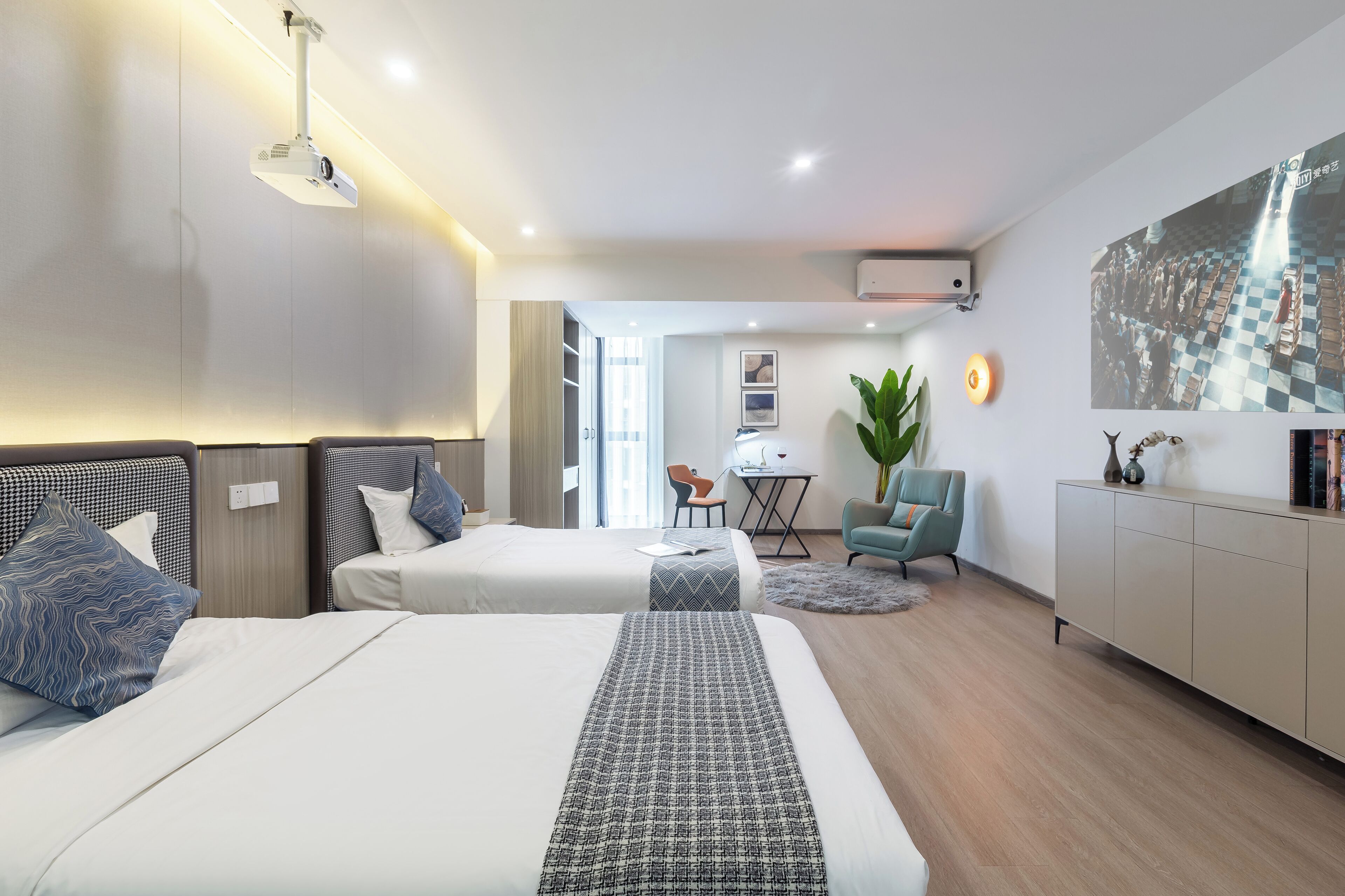 Laptop workspace, free WiFi, bed sheets