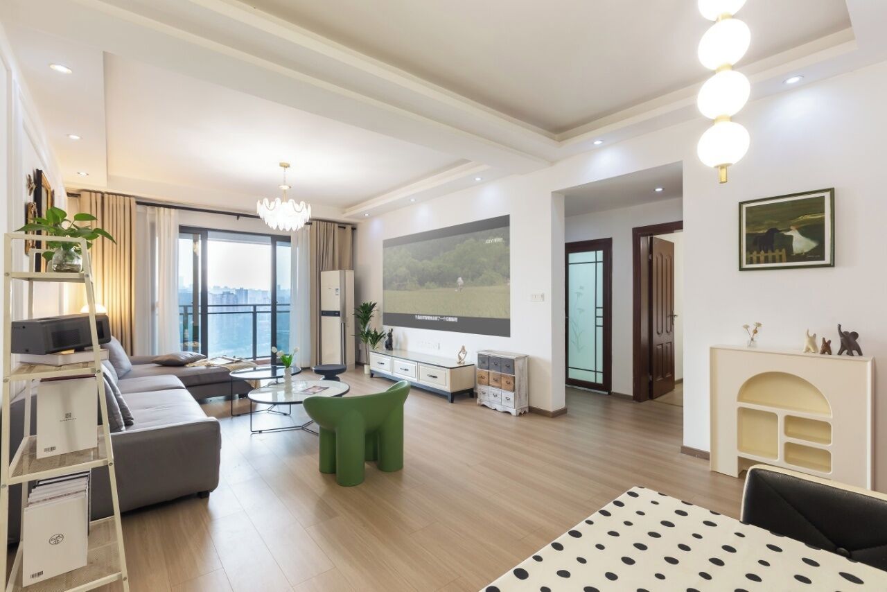 Desk, laptop workspace, free WiFi, bed sheets