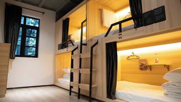 Soundproofing, free WiFi, bed sheets