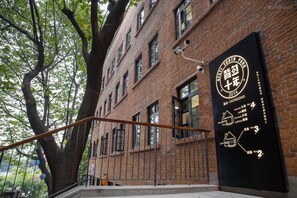 Front of property - Chongqing Desti Youth Park Hostel Liberation Monument (Chongqing)