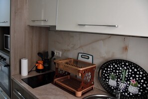 Private kitchen - Modern Apartment In City Center (Tiranë)