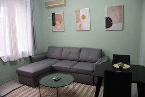 Living area - Modern Apartment In City Center (Tiranë)