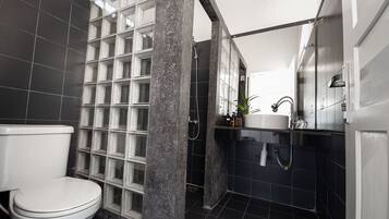 Standard Room | Bathroom | Shower, free toiletries, towels, soap