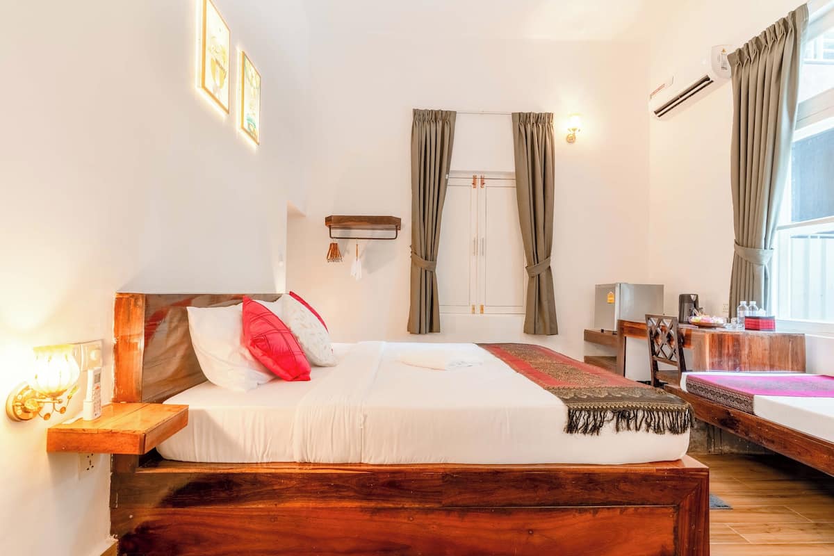 Roupas de cama premium, edredons de pluma, escrivaninha