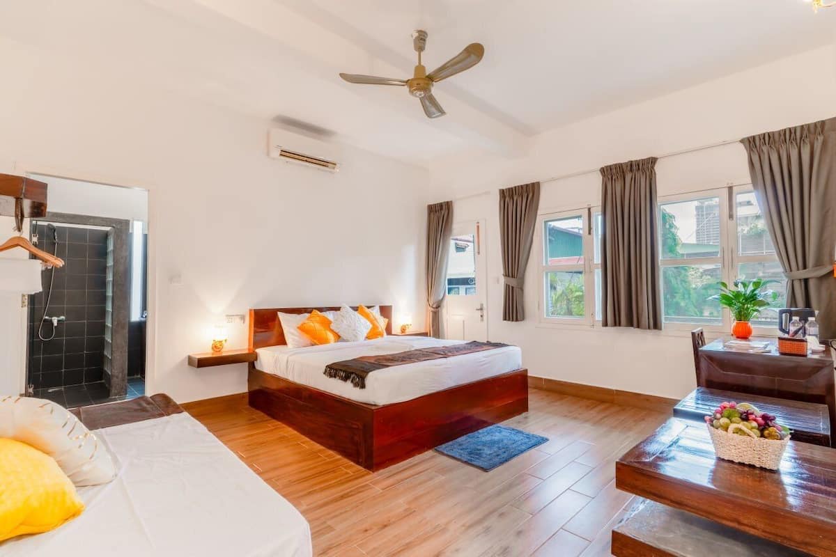 Habitació Deluxe, 1 llit de matrimoni, vistes a la piscina | Roba de llit d'alta qualitat, cobrellits, escriptori i wifi gratuïta