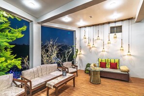 Vista frontal de la propiedad