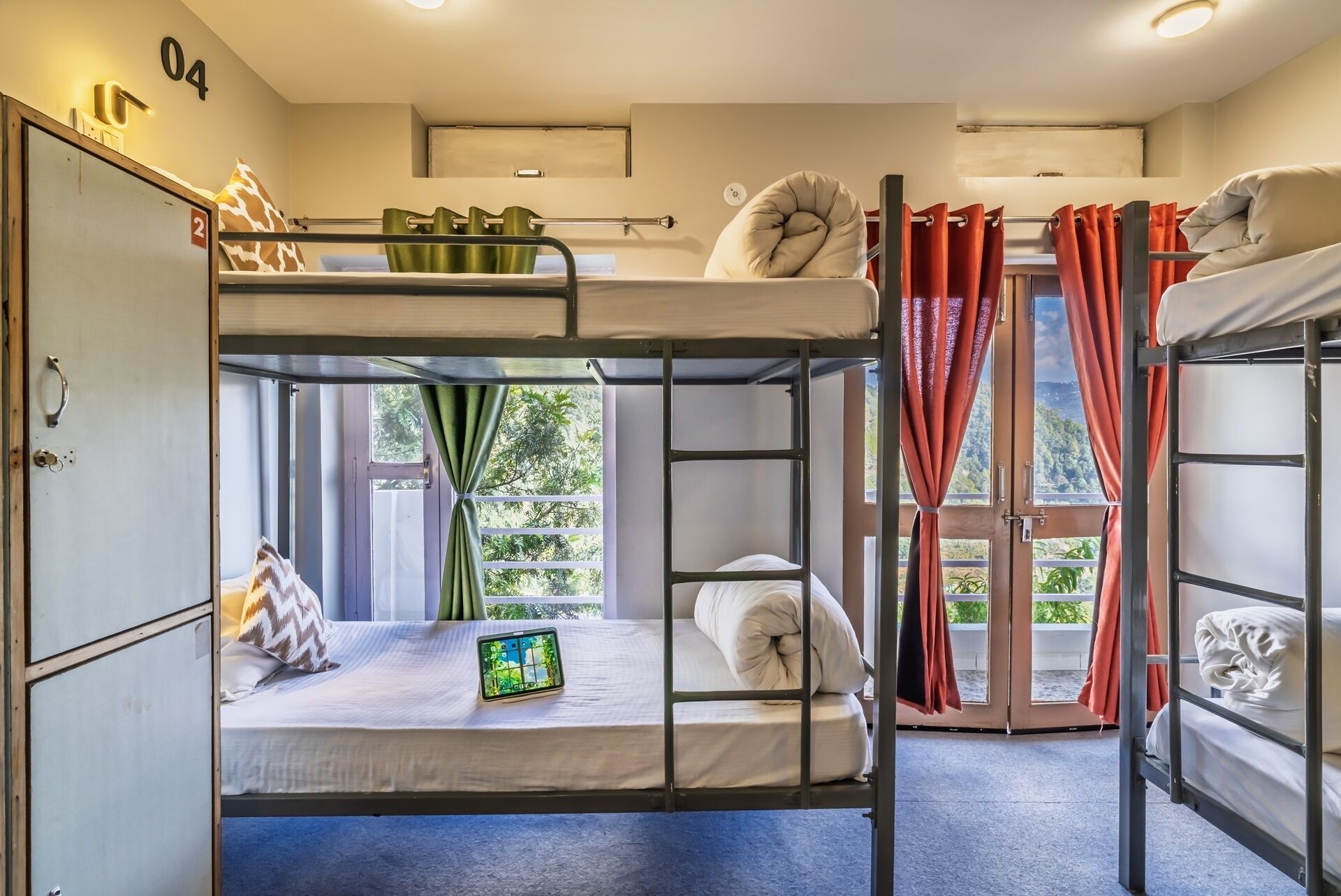 Laptop workspace, free WiFi