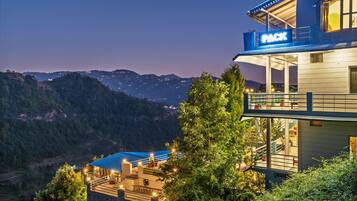 A Bed in 4 Bed Female Dorm with Ensuite Washroom | Laptop workspace, free WiFi