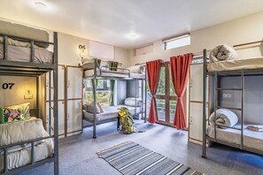 A Bed in 8 Bed Mixed Dorm with Ensuite Washrooms and Balcony - PACK Mukteshwar (Mukteshwar)