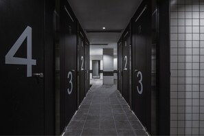 샤워 시설, 헤어드라이어, 타월, 샴푸