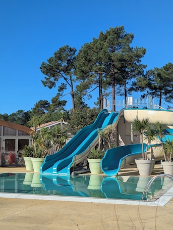 Pool. New 3-bedroom mobile home for 6 people in a 4* campsite
