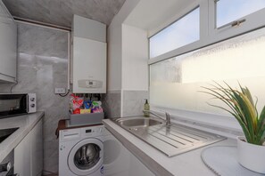 Micro-ondes, four, plaque de cuisson