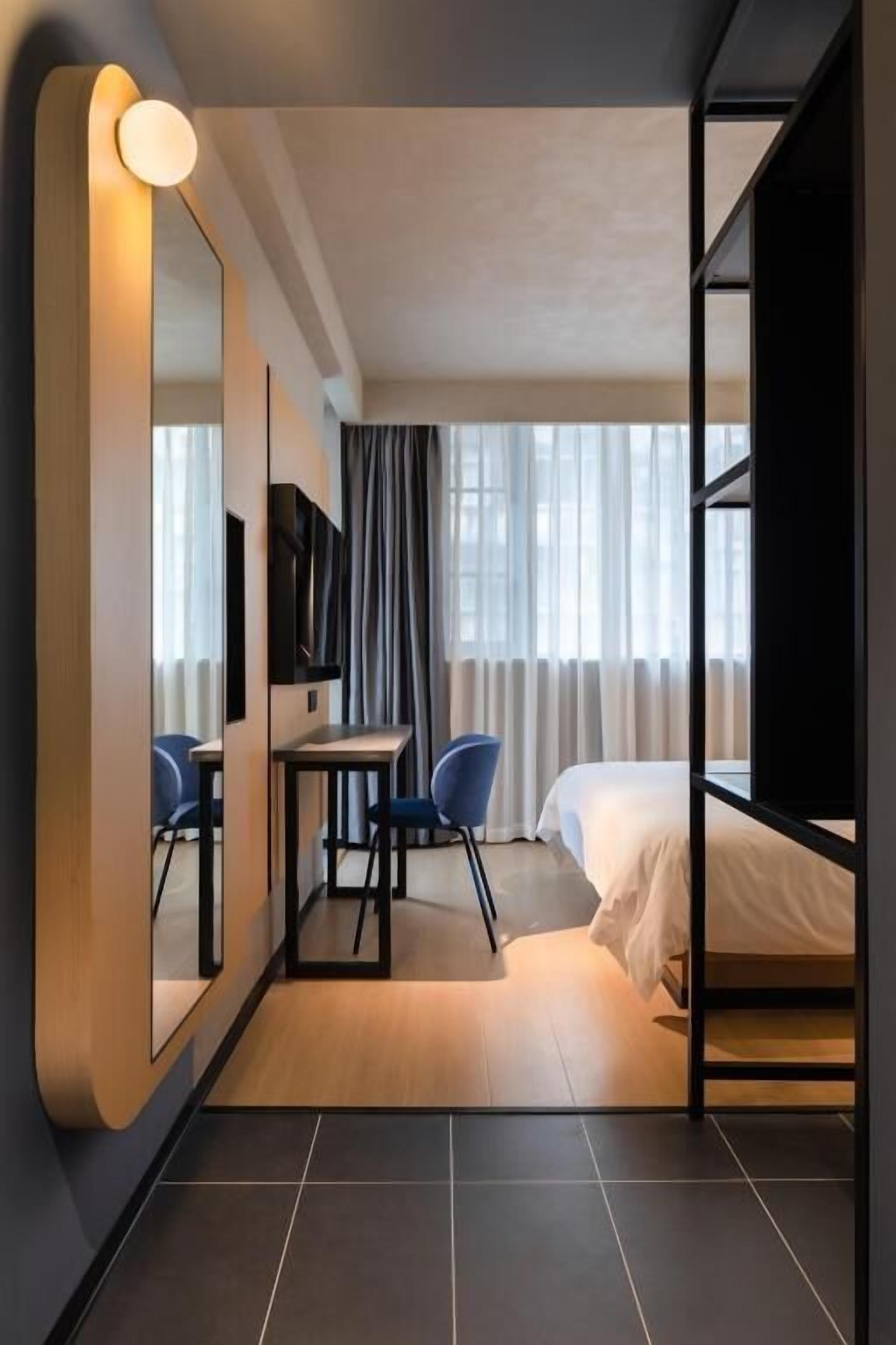 Premium bedding, soundproofing, free WiFi, bed sheets