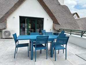 تناول الطعام بالخارج