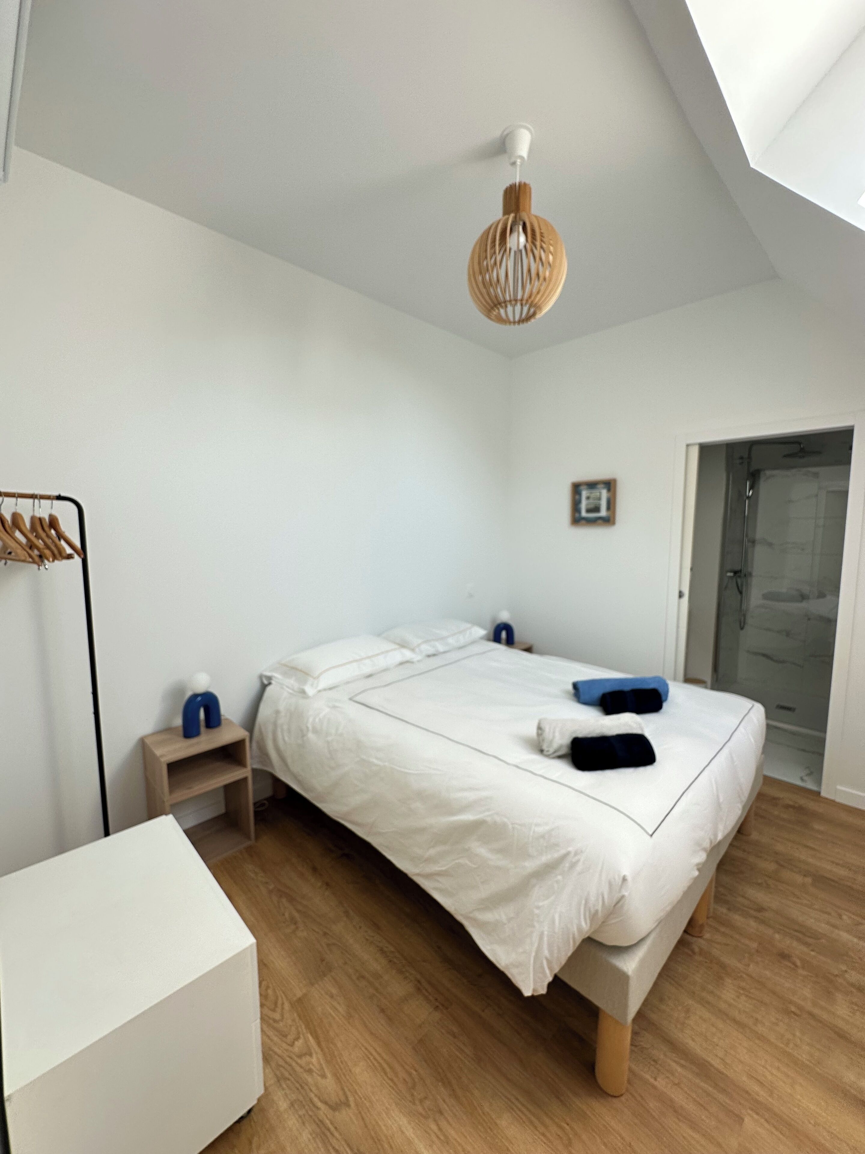 2 chambres, fer et planche à repasser, Wi-Fi, draps fournis