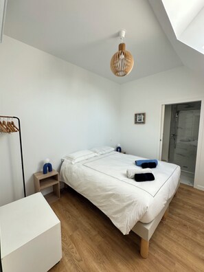 2 quartos, ferros/tábuas de passar roupa, Wi-Fi, roupa de cama