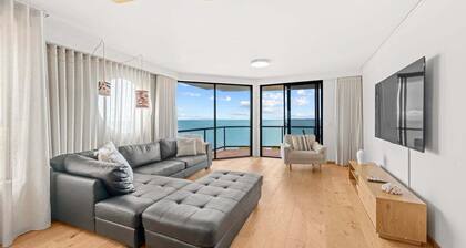 3BR Oceanfront Escape â Steps to Beach & Shops