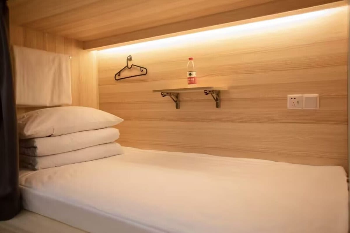 Free WiFi, bed sheets