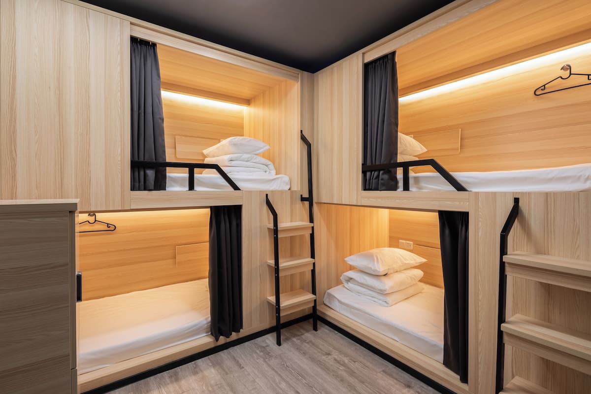 Free WiFi, bed sheets