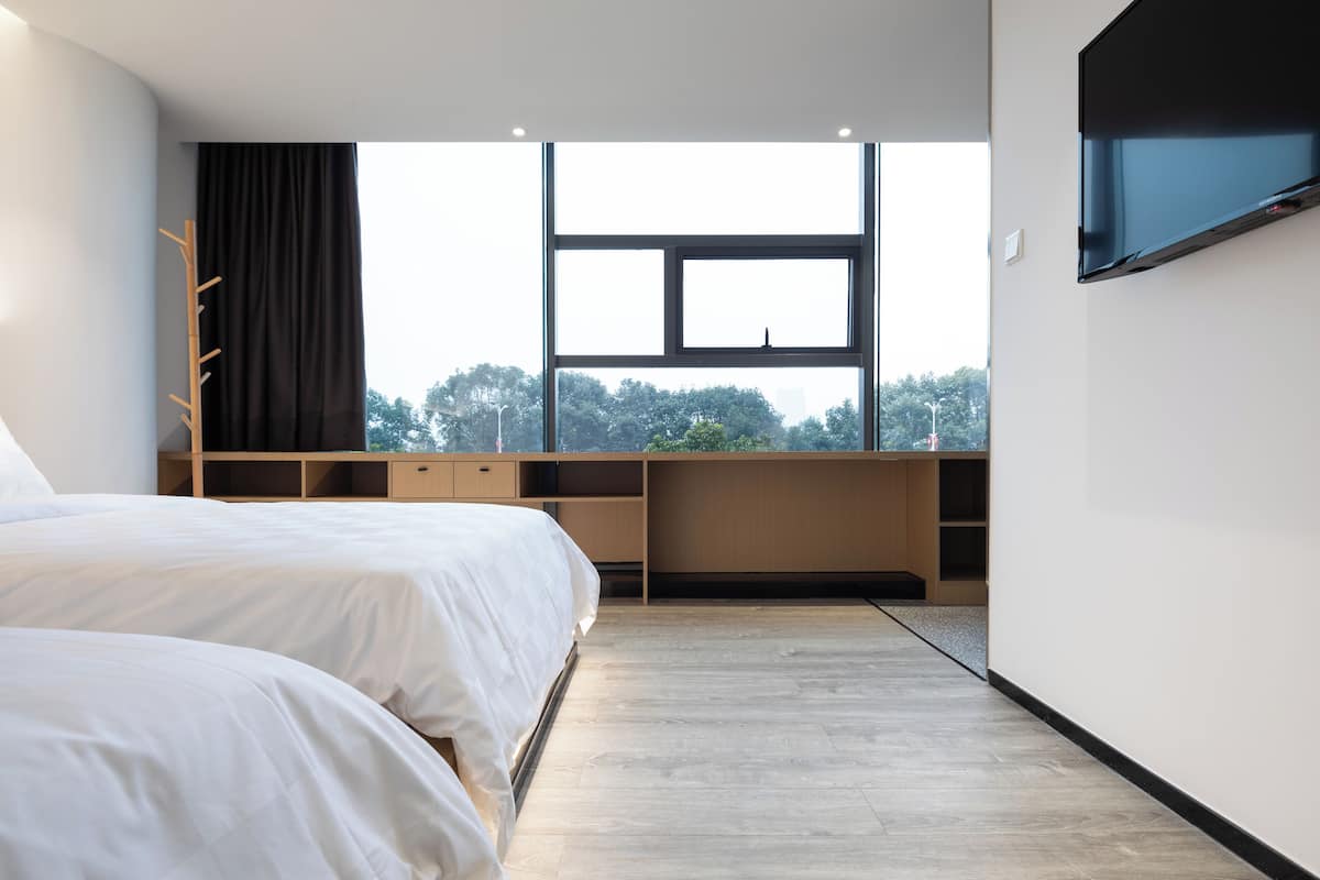 Free WiFi, bed sheets