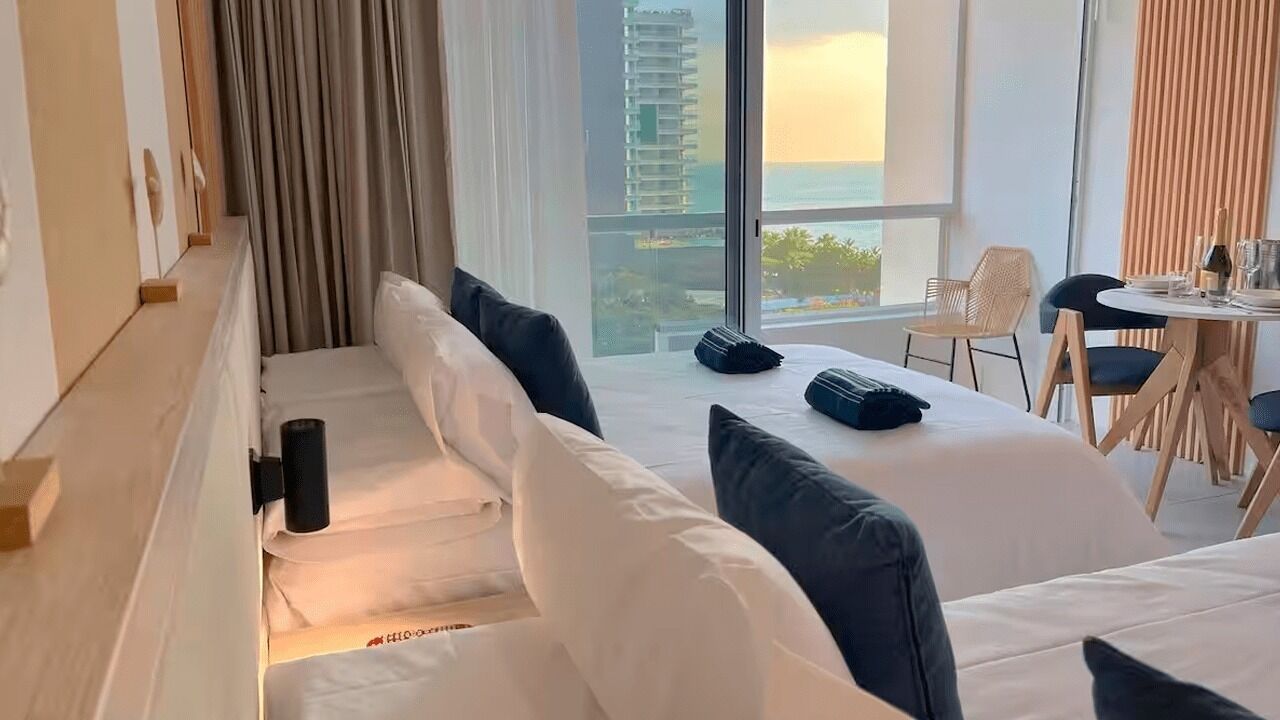 In-room safe, laptop workspace, iron/ironing board, free WiFi