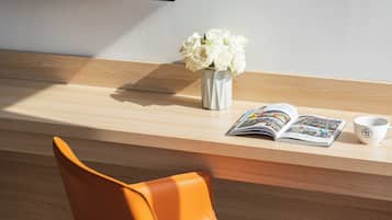 Free WiFi, bed sheets