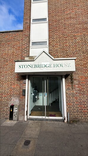 Exterior detail - Modern, Quiet & Cozy Flat in Central Chelmsford - F7 (Chelmsford)