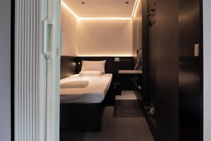 Capsule Room (Females Only) | Free WiFi - Guangzhou Desti Youth Hostel - Rainbow Bridge Metro Station  (Guangzhou)