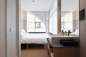 精品大床房 | 免费 WiFi