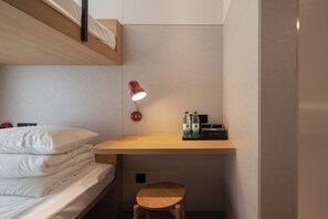 Deluxe Twin Room | Free WiFi - Guangzhou Desti Youth Hostel - Rainbow Bridge Metro Station  (Guangzhou)